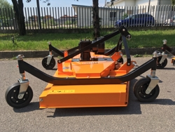 sichelmäher mit 3 horizontal angelegten messern 150cm mod dm 150