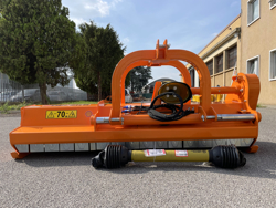 mittelschwerer mulcher mit hydraulische seitenverstellung für alle mittleren traktoren mit reifen oder gleisketten mod grizzly 200