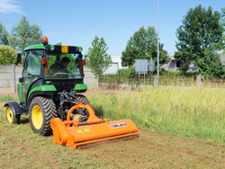 mulcher mit hydraulische seitenverstellung für traktoren mod jaguar 130