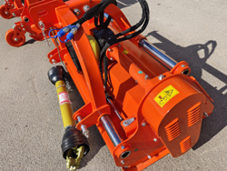 mittelschwerer mulcher mit hydraulische seitenverstellung für alle mittleren traktoren mit reifen oder gleisketten mod cervo 200