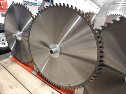 hydraulische astsage mit 3 sageblattern cutter3