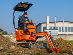 mini excavator m90se