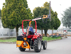 epareuse hydraulique pour tracteur avec broyeur ou taille haie mod airone 130 tr