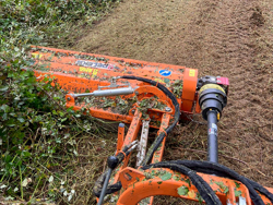 broyeur d accotement latéral alce 220 à marteaux pour tracteur
