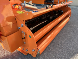 broyeur d accotement latéral dragon 220 à marteaux pour tracteur