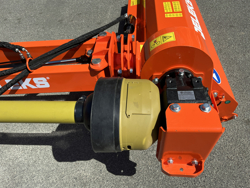 broyeur d accotement giraffa150 pour tracteur fruitier deleks