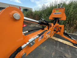 universal bakmontert traktorgraver med grabb mod drs 2000
