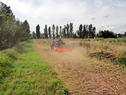 slagklipper med justerbar sideforskyvning beitepusser for middels store traktorer mod tigre 160
