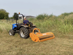 slagklipper med justerbar sideforskyvning beitepusser for traktorer mod gepard 150