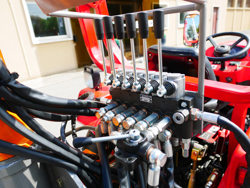 macara forestieră hidraulică cu graifer lemn pentru spate tractor mod crab 3000