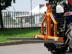 furcă pentru palete la tractoare precum ferrari mod d 300