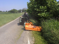 tocator pentru intretinerea marginilor drumurilor cu ciocane pentru tractoare de livada concasoare acostament deleks