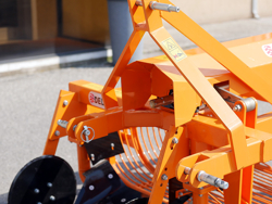 mașina de recoltat scos cartofi pentru tractor recoltatoare de cartofi mod dpt 150