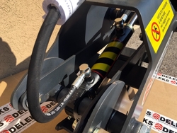 cleste hidraulic cu o capacitate de încărcare de 400 kg cu un rotor 360 pentru mini excavatoare mod dk 10 gr 10