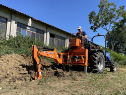 brat excavator universal cu cupa pentru tractoare agricole mod drs 2000t