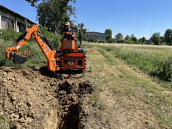 brat excavator universal cu cupa pentru tractoare agricole mod drs 2000t