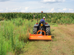 tocatoare iarbă și reziduurile din grădină mobilă cu ciocane pentru tractor mod tigre 200