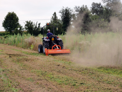 tocatoare iarbă și reziduurile din grădină mobilă cu ciocane pentru tractor mod tigre 200