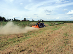 tocatoare iarbă și reziduurile din grădină mobilă cu ciocane pentru tractor mod tigre 200