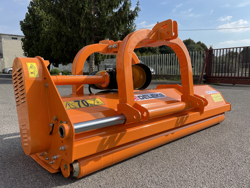 concasor cu ciocane si deplasare hidraulică pentru tractor mod grizzly 220