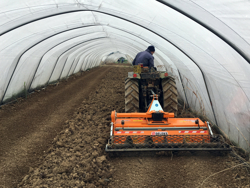 freză de sol pt maruntirea pamantului inainte de semanare 115 cm de lucru util cu rola pentru tractor mod dfu 120
