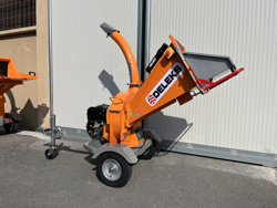 concasor crengi cu motor cu ardere internă producție de așchii de lemn mod dk 900 bs