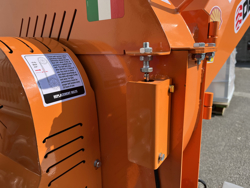 concasor crengi cu motor cu ardere internă producție de așchii de lemn mod dk 900 bs