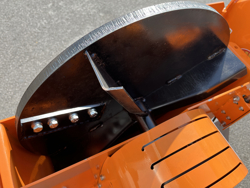 concasor crengi cu motor cu ardere internă producție de așchii de lemn mod dk 900 bs