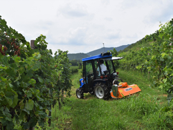 tocator pentru tractoare de tip kubota carraro deplasabil larg 100cm cu ciocane sau cuțite mod lince sp100