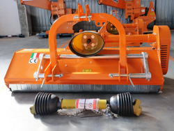 tocator pentru tractoare de tip kubota carraro deplasabil larg 100cm cu ciocane sau cuțite mod lince sp100