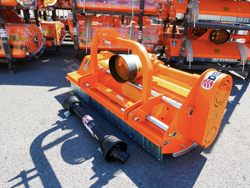 tocator de resturi vegetale cu ciocane seria medie 160cm pentru tractoare de livadă leopard 160 sp