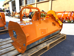 tocator reversibil de resturi vegetale cu ciocane seria medie 120cm pentru tractoare de livada lincione 120 sp rev