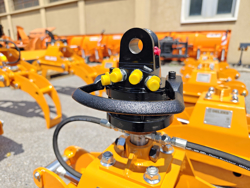 cleste hidraulic cu o capacitate de incarcare de 400 kg cu un rotor 360 pentru mini excavatoare mod dk 10h gr 10