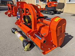 tocator de serie grea deplasabil universal cu ciocane pentru tractoare mod cervo 160