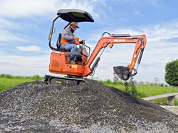 mini excavator compact m80