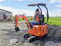 mini excavator compact m80