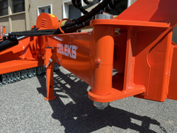 tocatoare laterală giraffa170 pentru tractor fructifer și terasamente deleks