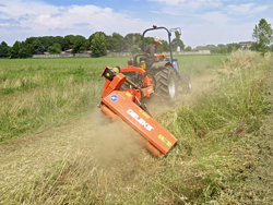 tocatoare laterală giraffa150 pentru tractor fructifer și terasamente deleks