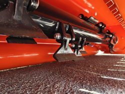 concasor cu ciocane si deplasare hidraulică pentru tractor mod cervo 200