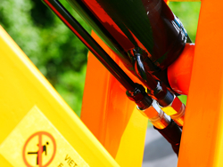 бур почвенный с широкоугольным карданом и гидравлическим поршнем для тракторов мод l 50h