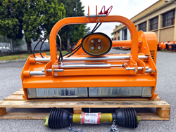 мульчер травы и веток молотковый средней серии рабочая ширина 120см для тракторов lincione 120 sph