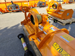 мульчер травы и веток молотковый средней серии рабочая ширина 140см для тракторов lincione 140 sp rev