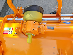 мульчер травы и веток молотковый средней серии рабочая ширина 160см для тракторов lincione 160 sp rev