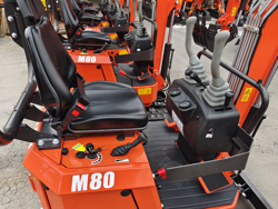 мини экскаватор компактный с резиновыми гусеницами и набором аксессуаров мод m80