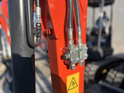 мини экскаватор компактный с резиновыми гусеницами и набором аксессуаров мод s280 kubota