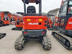 мини экскаватор компактный с резиновыми гусеницами и набором аксессуаров мод s280 kubota