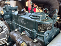 мини экскаватор компактный с резиновыми гусеницами и набором аксессуаров мод s120 s30