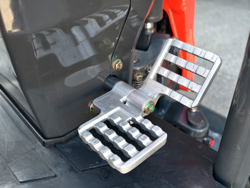 мини экскаватор компактный с резиновыми гусеницами и набором аксессуаров мод s120 s30