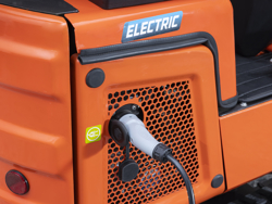 мини экскаватор компактный с резиновыми гусеницами и набором аксессуаров мод e110