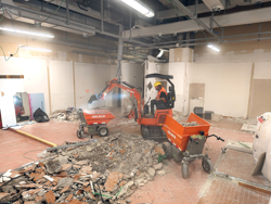 мини экскаватор компактный с резиновыми гусеницами и набором аксессуаров мод e110